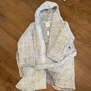 Hooded Sherpa Arie Robe